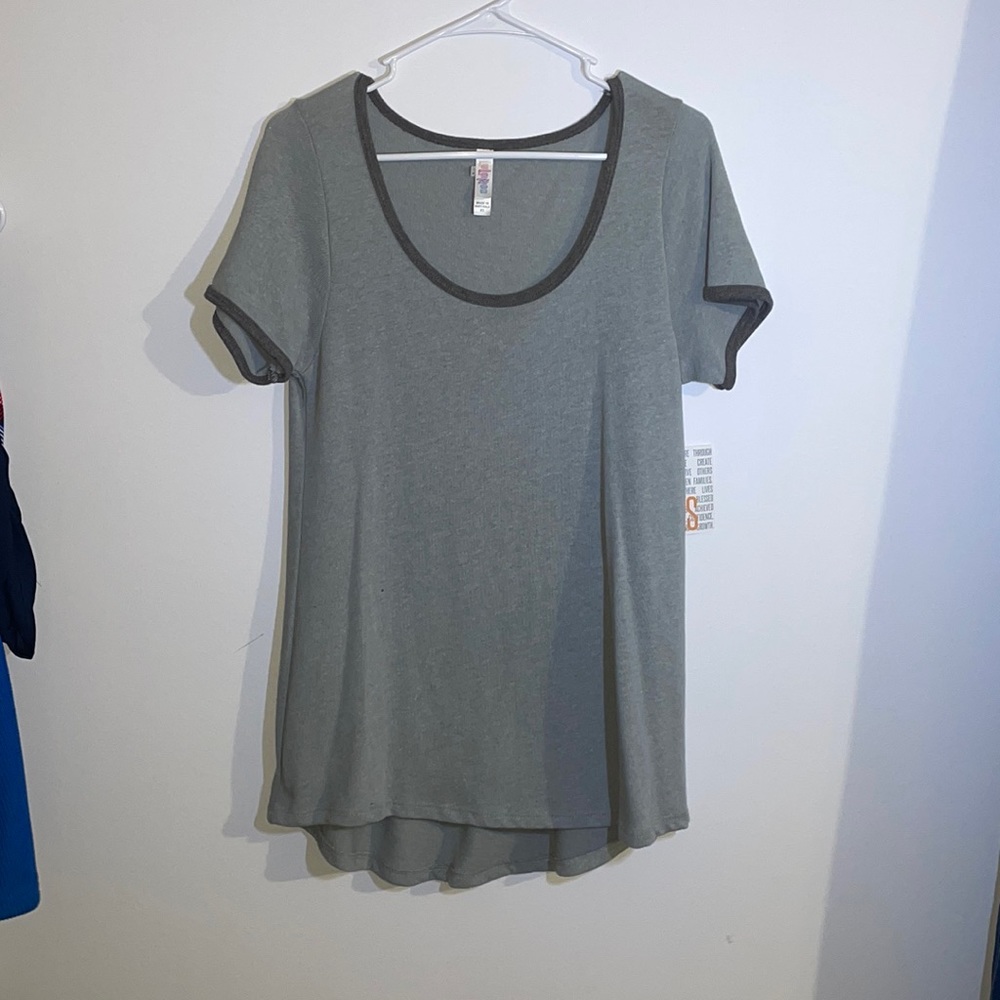 LulaRoe Gray Classic T